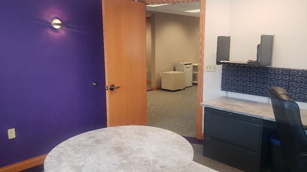 1,422 SF